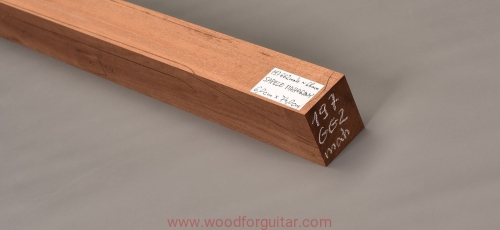 Woodforguitar_mahon_gryf_gitary_LP_171