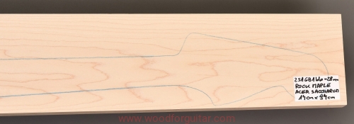 Woodforguitar_221_klon_gryf_gitary_basowej.JPG